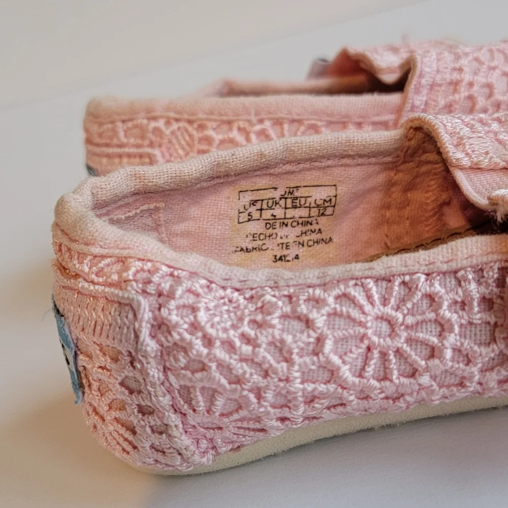 Toms Baby Shoes Size 5 flats pink lace leather insole excellent baby girl shoes
